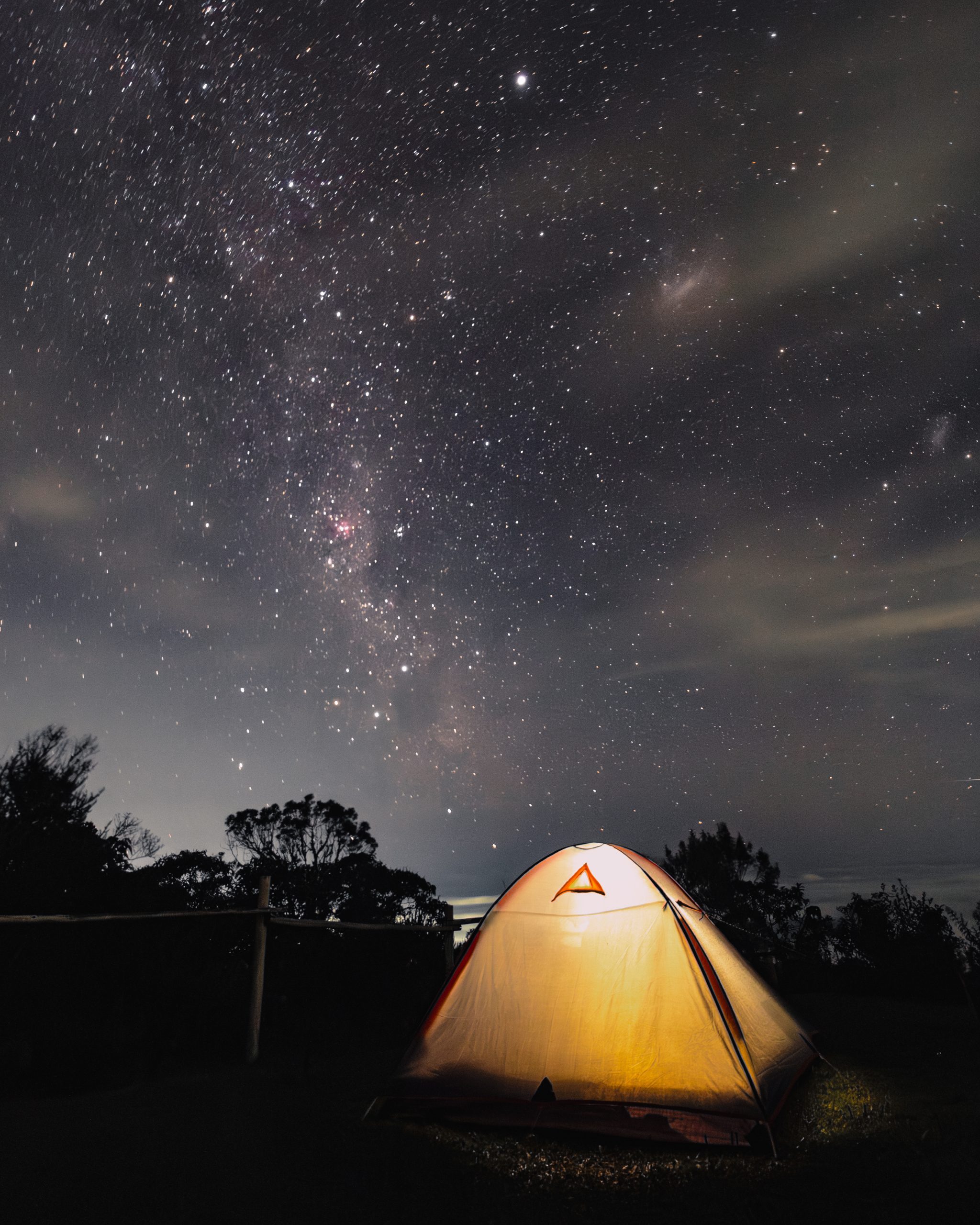 Camping estelar sob o céu noturno no Parque Nacional da Serra da Bocaina. Foto: Sofia Fonseca.