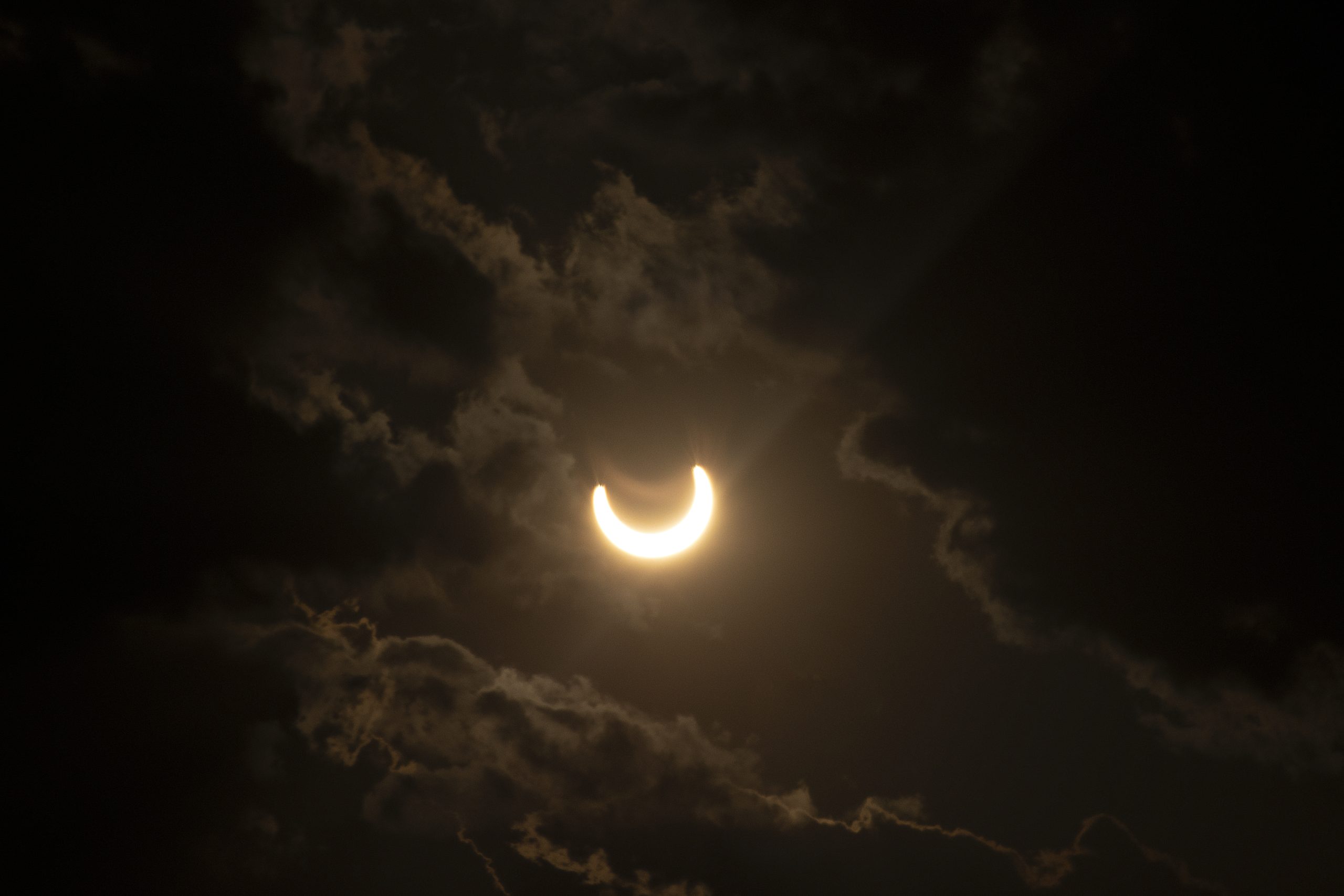 Observação do eclipse solar durante a AstroExpedição no Sertão do Cariri. Fotografia de André Costa.