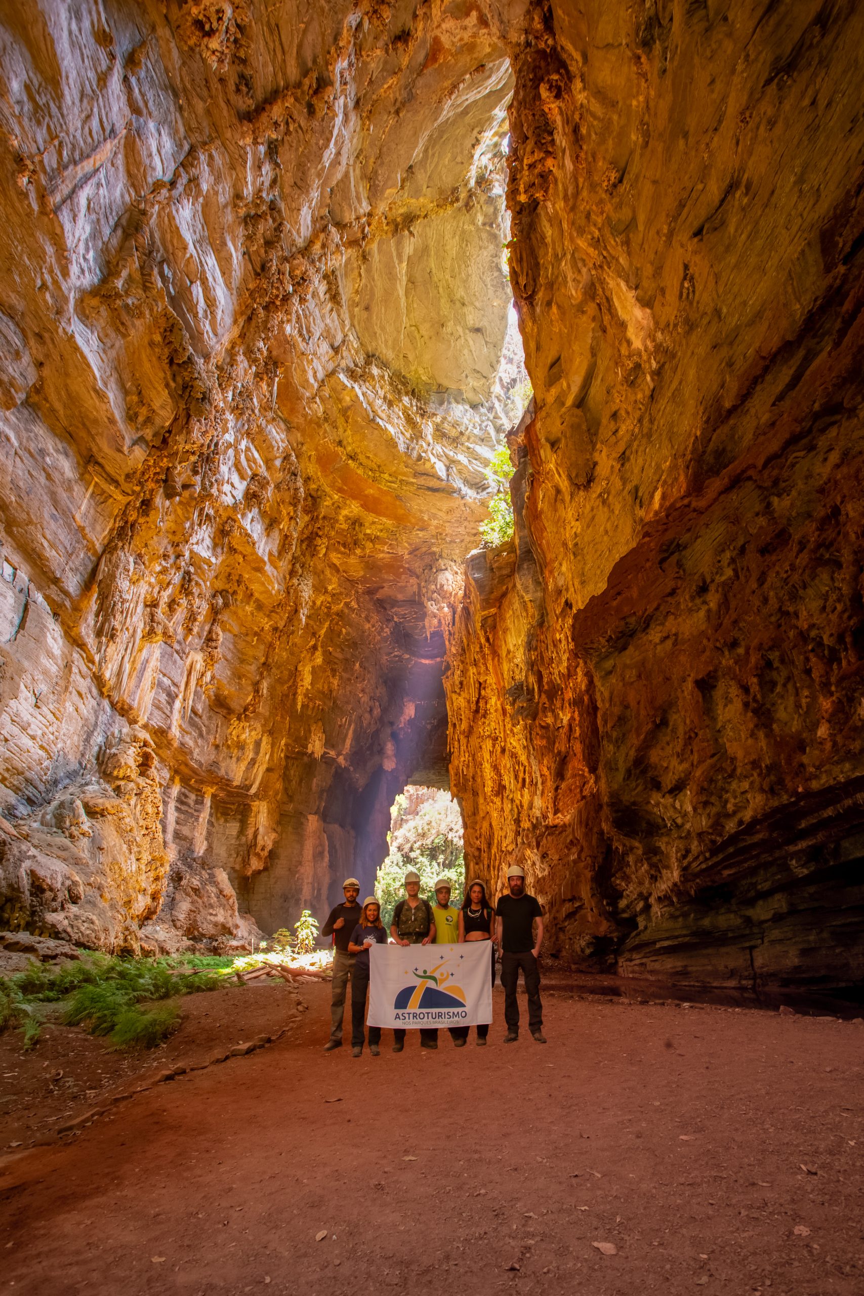 Equipe da AstroExpedição no Parque Nacional Cavernas do Peruaçu. Acervo AstroParques.